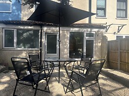 Bristol - 4 Beds - Sleeps 7 - For Groups - Garden