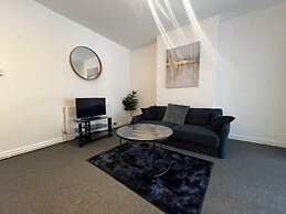 Bristol - 4 Beds - Sleeps 7 - For Groups - Garden