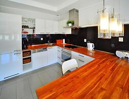 Comfortable Apartment, Ground Floor, Balcony
