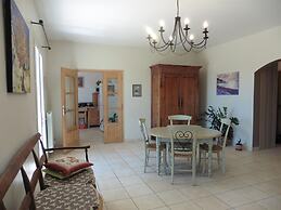 Pretty, Spacious Holiday Home With Private Pool
