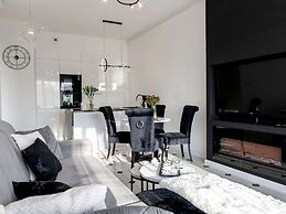 Apartment by Dziwna River With Pool Access