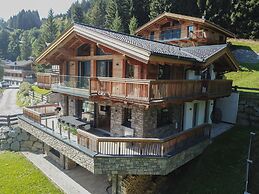 Chalet in Saalbach With Panoramic Sauna