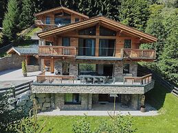 Chalet in Saalbach With Panoramic Sauna
