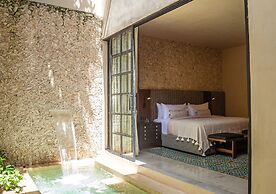 Adoro Hotel Boutique