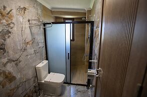 E87 Highway Otel
