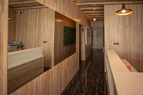 E87 Highway Otel
