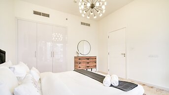 Viridis Living Chic and Spacious 1BR