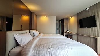 We Hotel