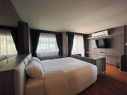 We Hotel