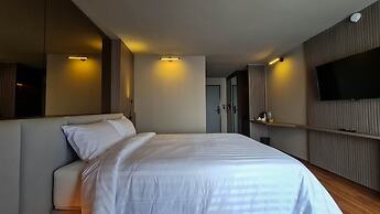 We Hotel
