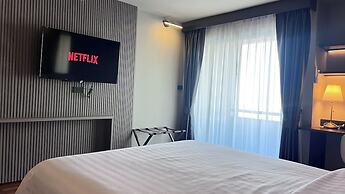 We Hotel