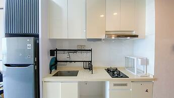 Relaxing And Strategic 2Br At Sky House Bsd Apartment