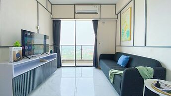 Relaxing And Strategic 2Br At Sky House Bsd Apartment
