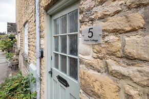 Maple Cottage - Beautiful 2BD Retreat