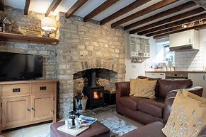 Maple Cottage - Beautiful 2BD Retreat