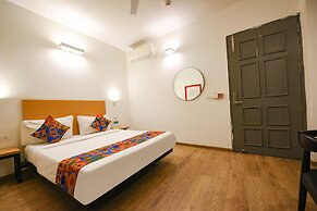 Fabhotel Crown Inn