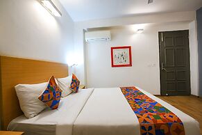 Fabhotel Crown Inn
