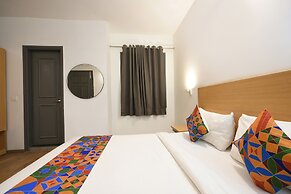 Fabhotel Crown Inn