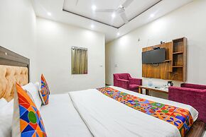 Fabhotel Royal Inn