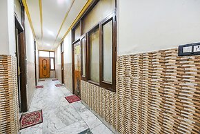 Fabhotel Royal Inn