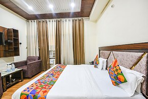Fabhotel Royal Inn