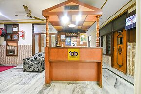 Fabhotel Royal Inn
