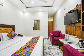 Fabhotel Royal Inn