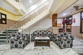 Fabhotel Royal Inn