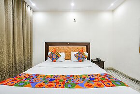 Fabhotel Royal Inn