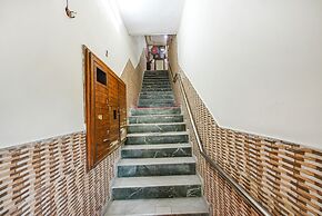 Fabhotel Royal Inn