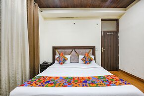 Fabhotel Royal Inn