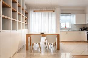 Eva's Cozy Urban Apartment