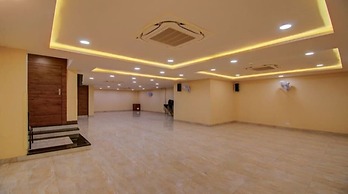 Hotel Opulence Inn