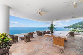Blue Horizon Luxury Condo