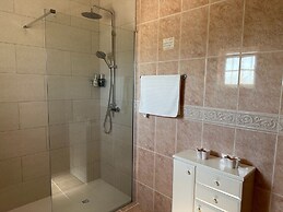 BnB Homes Luxurious Villa With 5 Bedrooms Pool