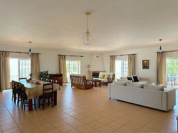 BnB Homes Luxurious Villa With 5 Bedrooms Pool