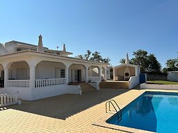 BnB Homes Luxurious Villa With 5 Bedrooms Pool