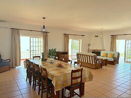 BnB Homes Luxurious Villa With 5 Bedrooms Pool