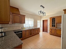 BnB Homes Luxurious Villa With 5 Bedrooms Pool