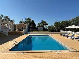 BnB Homes Luxurious Villa With 5 Bedrooms Pool