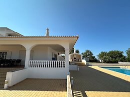 BnB Homes Luxurious Villa With 5 Bedrooms Pool