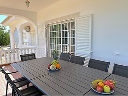 BnB Homes Luxurious Villa With 5 Bedrooms Pool