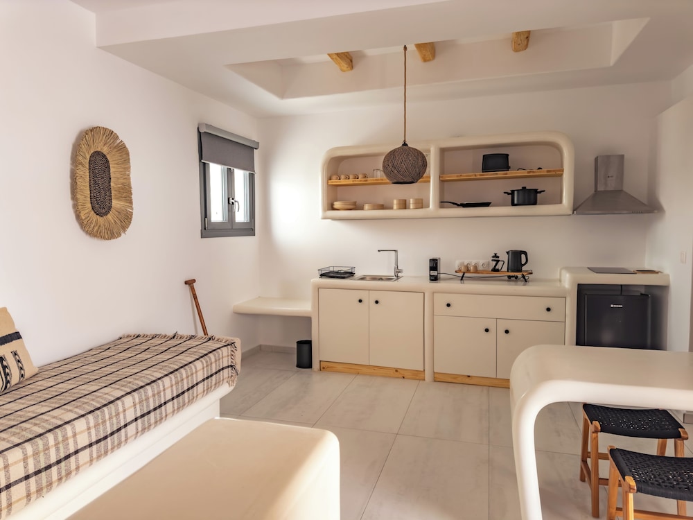 Alonia Suites