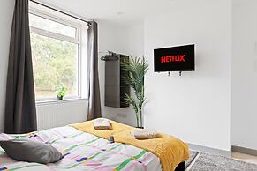 3br-sleeps8-parking-wifi-closestation