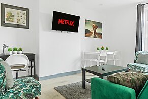 3br-sleeps8-parking-wifi-closestation