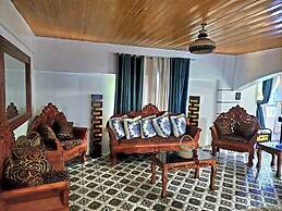 3 Bed House - Sleeps 20 - Pets - Pool - Garden