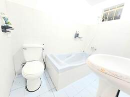 3 Bed House - Sleeps 20 - Pets - Pool - Garden