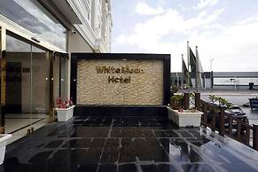 White Moon Hotel