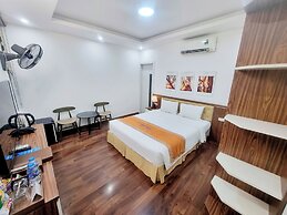 Everest Hotel