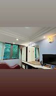 Everest Hotel